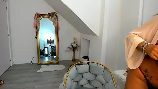 Girls: discover live performances with matured cam models, from teasing to fixations, in a variety of stunning live sex cams.