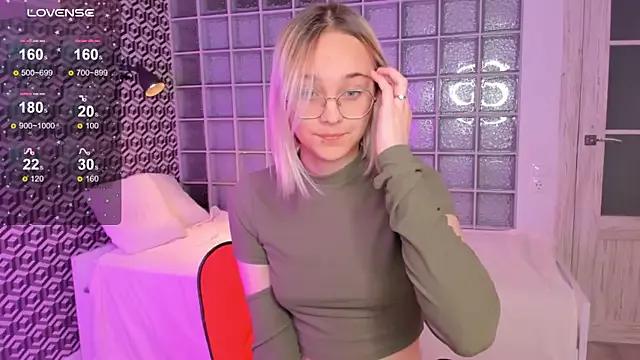 AkiraAkio from StripChat is Freechat