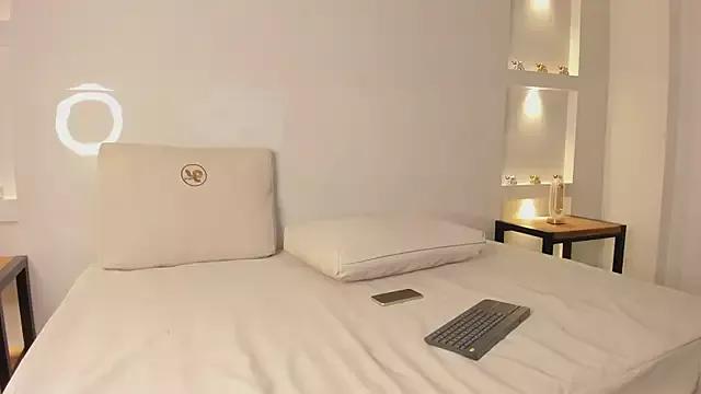 alaia_browns from StripChat