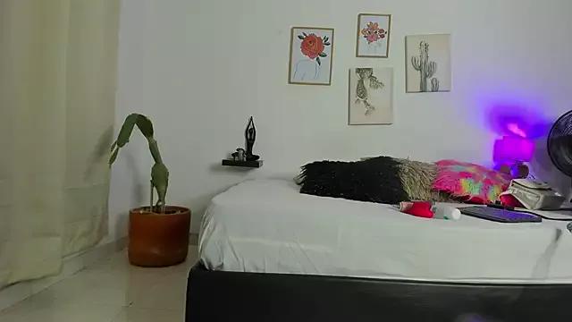 Girls: discover live performances with matured cam models, from teasing to fixations, in a variety of stunning live sex cams.
