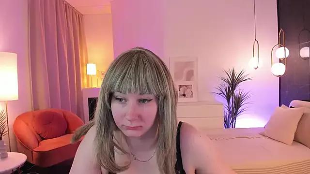 AlanaDreamy from StripChat is Freechat