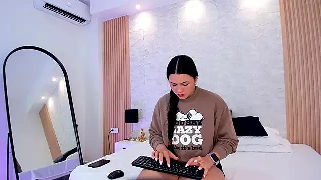 Girls: discover live performances with matured cam models, from teasing to fixations, in a variety of stunning live sex cams.