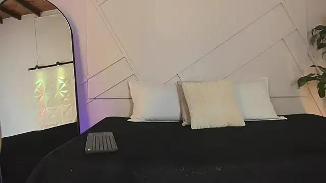 Girls: discover live performances with matured cam models, from teasing to fixations, in a variety of stunning live sex cams.