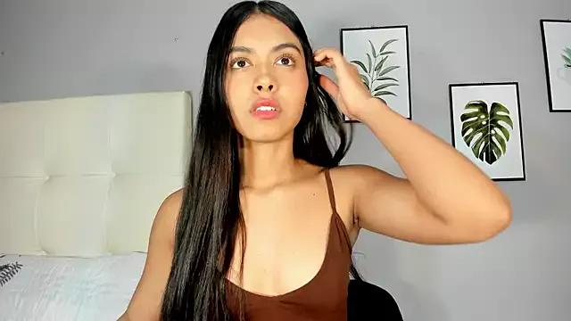 AlanieW from StripChat is Freechat