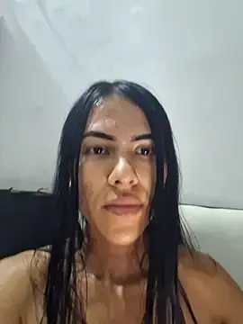 Alannys19 on StripChat