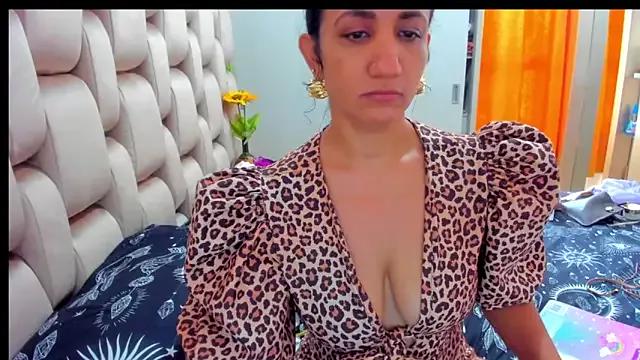 Girls: discover live performances with matured cam models, from teasing to fixations, in a variety of stunning live sex cams.