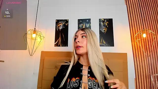 Girls: discover live performances with matured cam models, from teasing to fixations, in a variety of stunning live sex cams.