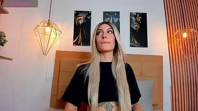 Girls: discover live performances with matured cam models, from teasing to fixations, in a variety of stunning live sex cams.