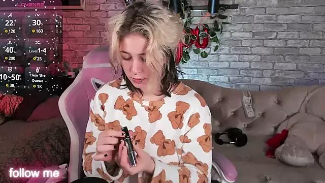 Girls: discover live performances with matured cam models, from teasing to fixations, in a variety of stunning live sex cams.