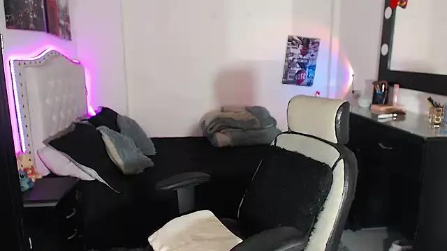 Girls: discover live performances with matured cam models, from teasing to fixations, in a variety of stunning live sex cams.