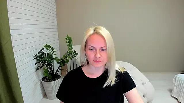 Girls: discover live performances with matured cam models, from teasing to fixations, in a variety of stunning live sex cams.