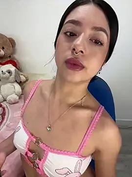 Girls: discover live performances with matured cam models, from teasing to fixations, in a variety of stunning live sex cams.