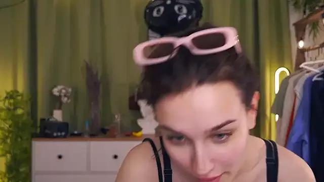 Girls: discover live performances with matured cam models, from teasing to fixations, in a variety of stunning live sex cams.