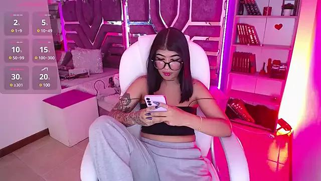 Girls: discover live performances with matured cam models, from teasing to fixations, in a variety of stunning live sex cams.