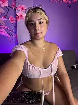 Girls: discover live performances with matured cam models, from teasing to fixations, in a variety of stunning live sex cams.