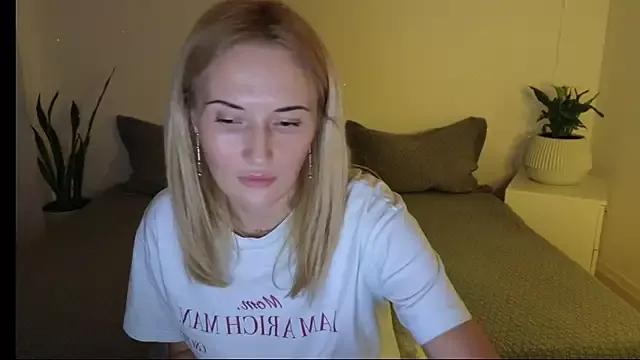 Girls: discover live performances with matured cam models, from teasing to fixations, in a variety of stunning live sex cams.
