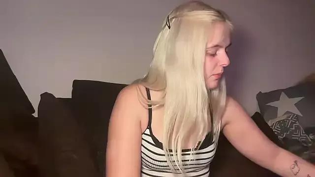 Girls: discover live performances with matured cam models, from teasing to fixations, in a variety of stunning live sex cams.