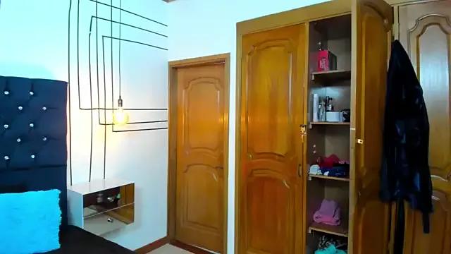 ALMA_WHITE from StripChat