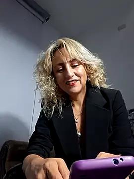 Girls: discover live performances with matured cam models, from teasing to fixations, in a variety of stunning live sex cams.