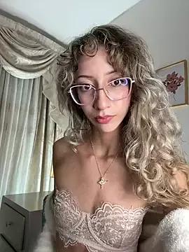 Girls: discover live performances with matured cam models, from teasing to fixations, in a variety of stunning live sex cams.