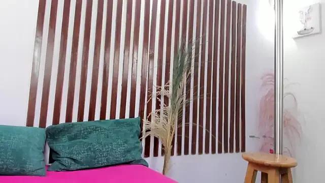 Girls: discover live performances with matured cam models, from teasing to fixations, in a variety of stunning live sex cams.