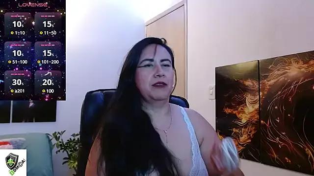 amalia_brunette from StripChat