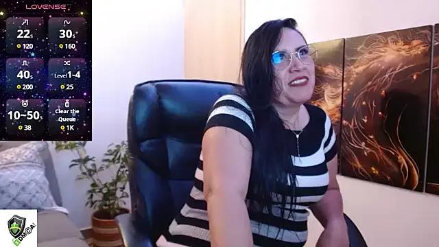amalia_brunette from StripChat