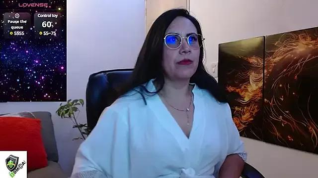 amalia_brunette from StripChat