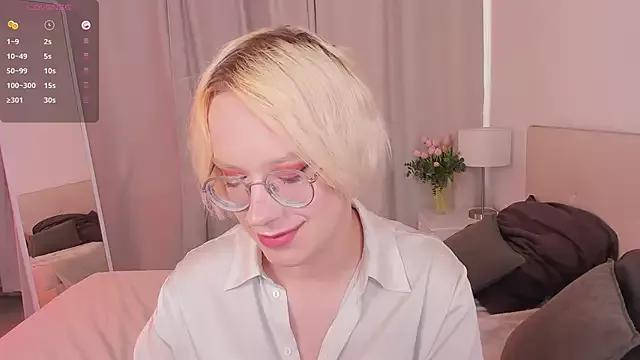 Girls: discover live performances with matured cam models, from teasing to fixations, in a variety of stunning live sex cams.