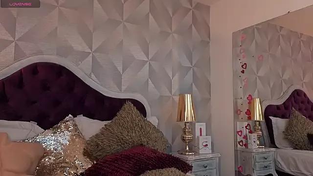 Girls: discover live performances with matured cam models, from teasing to fixations, in a variety of stunning live sex cams.