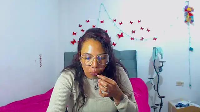 AmaraRoberts420 on StripChat 