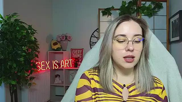 amazingirlz from StripChat