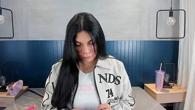 Girls: discover live performances with matured cam models, from teasing to fixations, in a variety of stunning live sex cams.