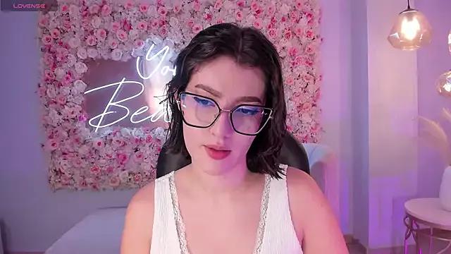 Girls: discover live performances with matured cam models, from teasing to fixations, in a variety of stunning live sex cams.