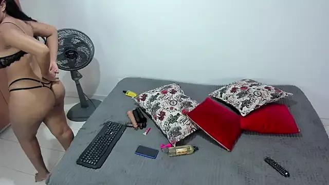 ambersmitx from StripChat is Freechat