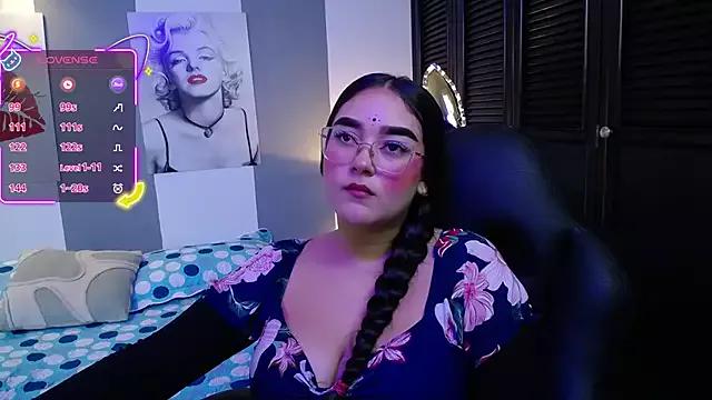 Girls: discover live performances with matured cam models, from teasing to fixations, in a variety of stunning live sex cams.