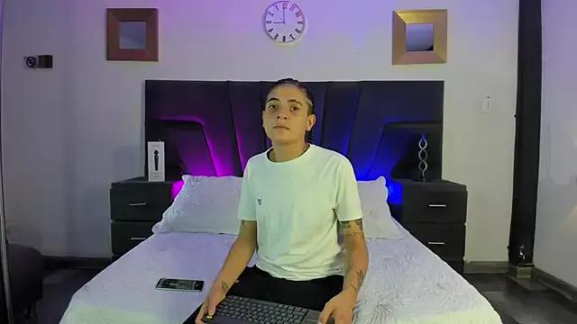 Girls: discover live performances with matured cam models, from teasing to fixations, in a variety of stunning live sex cams.