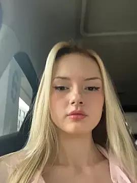Girls: discover live performances with matured cam models, from teasing to fixations, in a variety of stunning live sex cams.