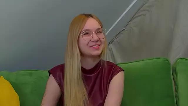 Girls: discover live performances with matured cam models, from teasing to fixations, in a variety of stunning live sex cams.