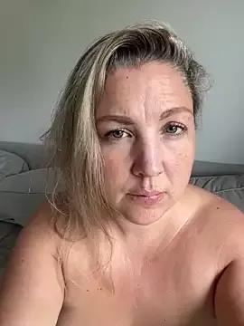 Girls: discover live performances with matured cam models, from teasing to fixations, in a variety of stunning live sex cams.