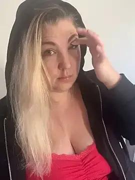 Girls: discover live performances with matured cam models, from teasing to fixations, in a variety of stunning live sex cams.