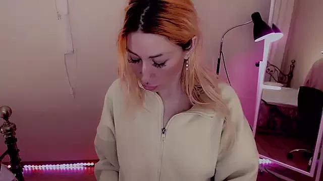 AnnieGOld_ from StripChat