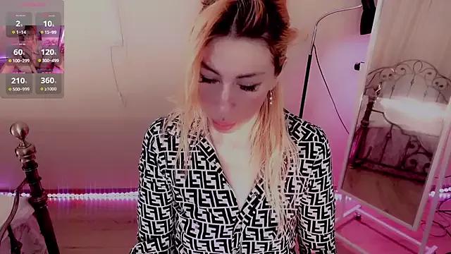 AnnieGOld_ from StripChat
