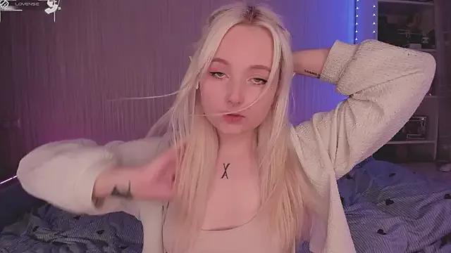 Antenora from StripChat is Freechat