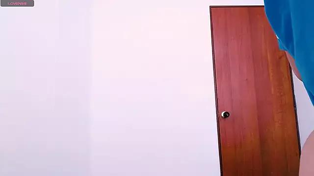 Girls: discover live performances with matured cam models, from teasing to fixations, in a variety of stunning live sex cams.