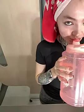 AriWild from StripChat is Freechat