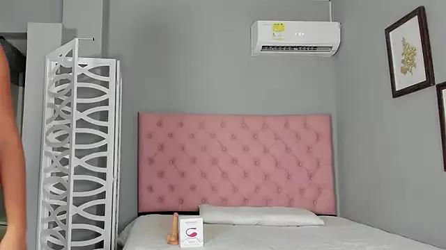 Girls: discover live performances with matured cam models, from teasing to fixations, in a variety of stunning live sex cams.