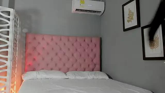 Girls: discover live performances with matured cam models, from teasing to fixations, in a variety of stunning live sex cams.