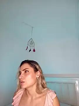 Girls: discover live performances with matured cam models, from teasing to fixations, in a variety of stunning live sex cams.