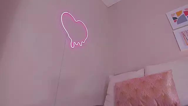 Girls: discover live performances with matured cam models, from teasing to fixations, in a variety of stunning live sex cams.